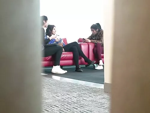 Красавицата с дърти  ...